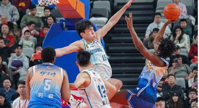 -四川男篮战队迎来关键时刻，冲刺季后赛的简单介绍