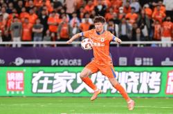 -球迷集体抵制球队比赛俱乐部管理层面临考验